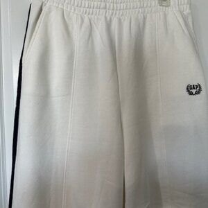 NWOT GAP VINTAGESOFT TRACK JOGGERS IN WHITE WITH NAVY BLUE STRIPES - SZ M
